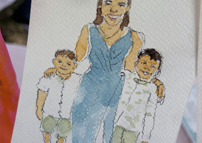 Croquis d'invités sur le vif lors d’un mariage champêtre
