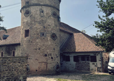 Vue sur une tour du Château de Thanvillé, lieu de mariage en Alsace proche de la Suisse.